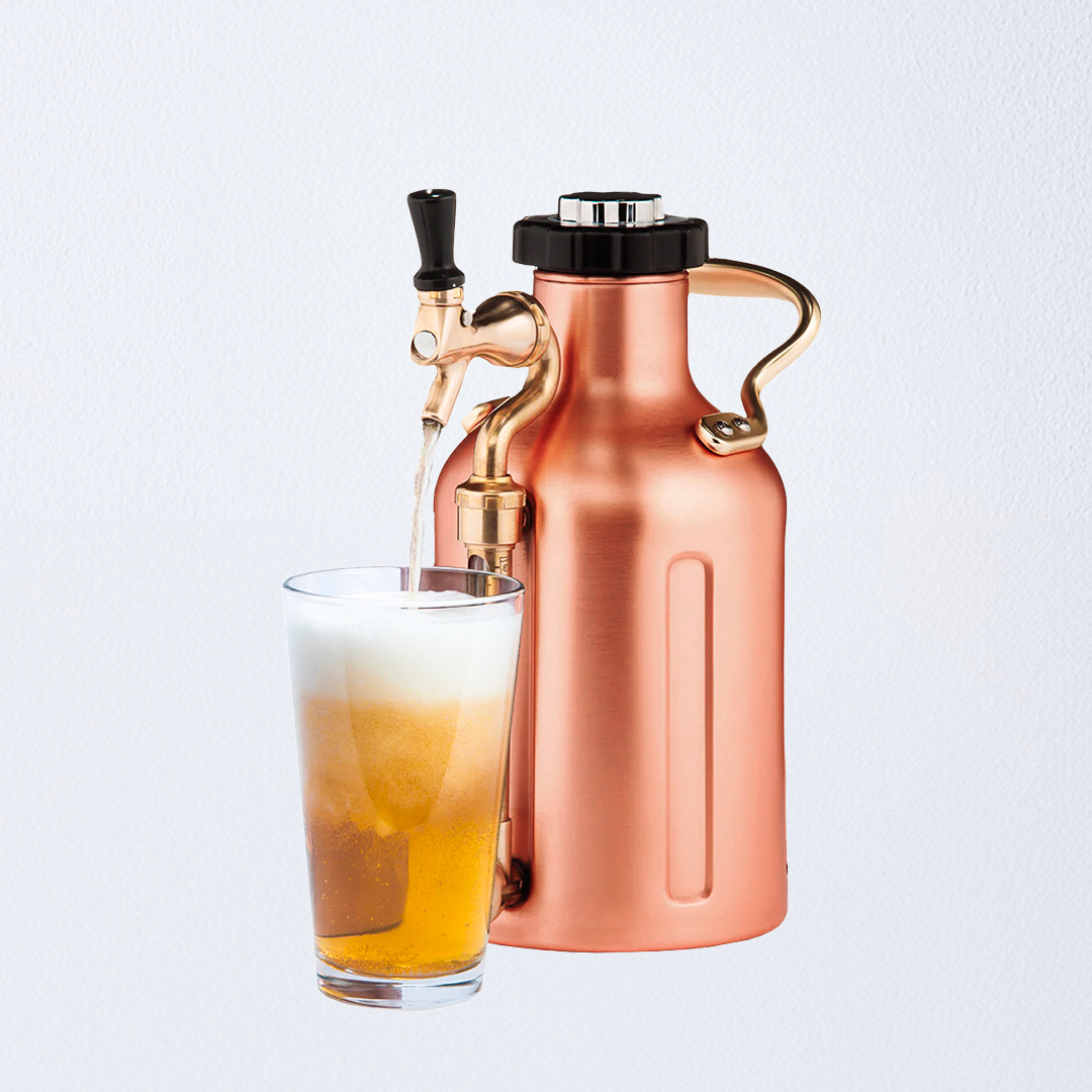 uKeg 64
uKeg 64(ユーケッグ64)は、クラフトビールやカクテルを保管するための容器です。容量は64オンス(約1.9リットル)で、耐圧性能があり、鮮度を保つためにガス圧を調整できる機能が備わっています。高品質なステンレススチール製で、持ち運びに便利な取っ手も付いています。uKeg 64は、ビール愛好家やホームバーテンダーにとって理想的な選択です。